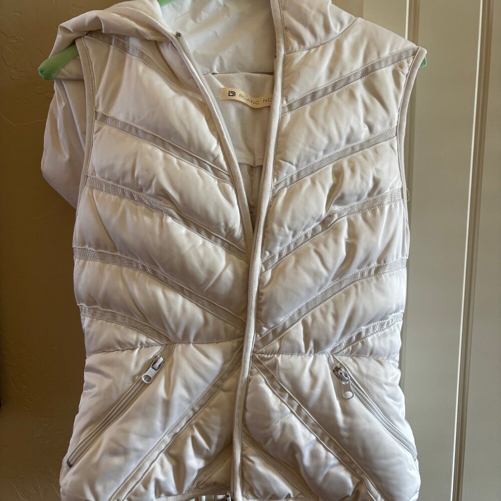 Blanc Noir white puffer vest with hood